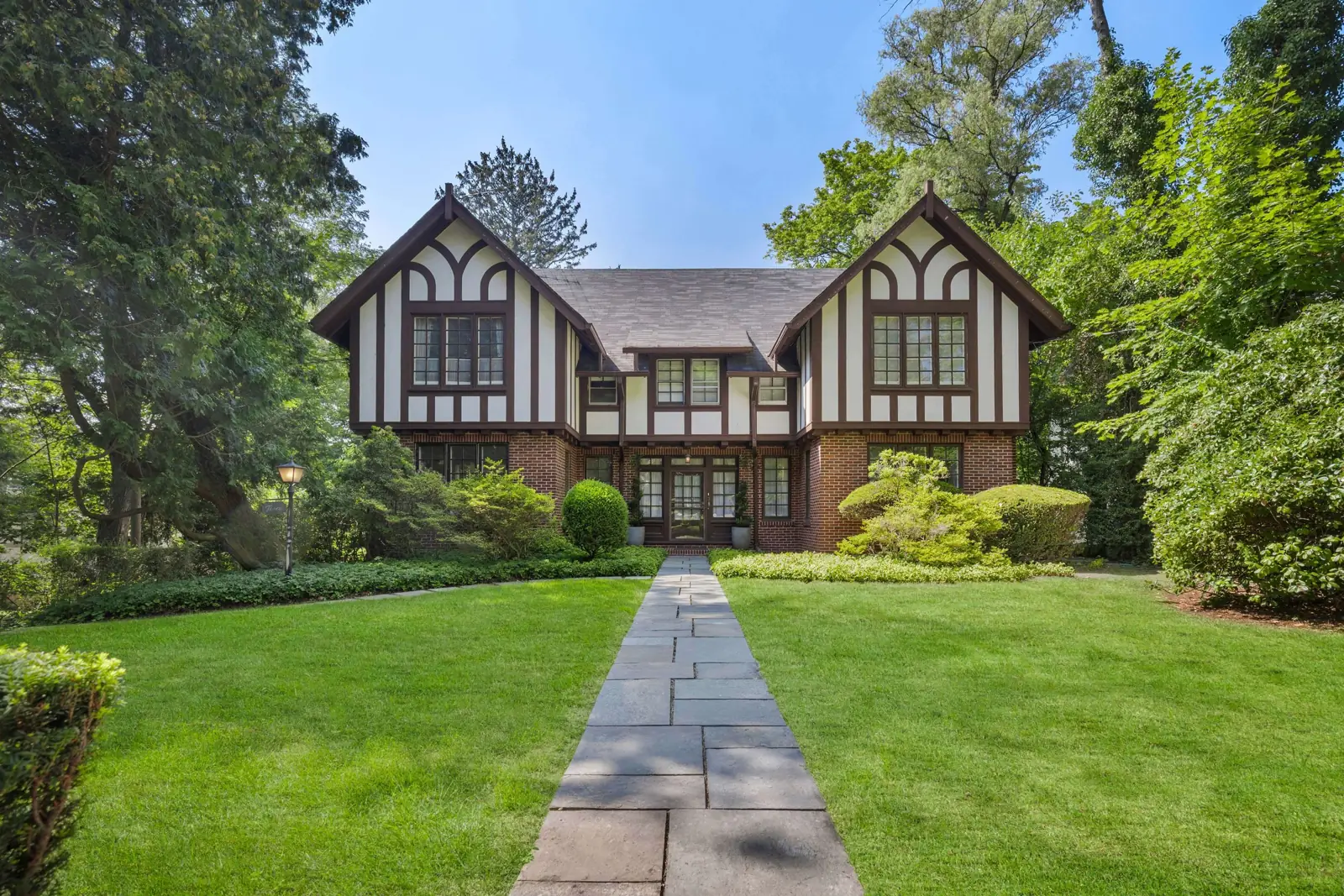 3 Walworth Avenue, Scarsdale