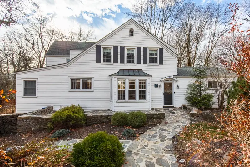 25 Roxbury Road, Edgemont