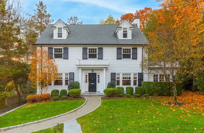 32 Sage Terrace, Scarsdale
