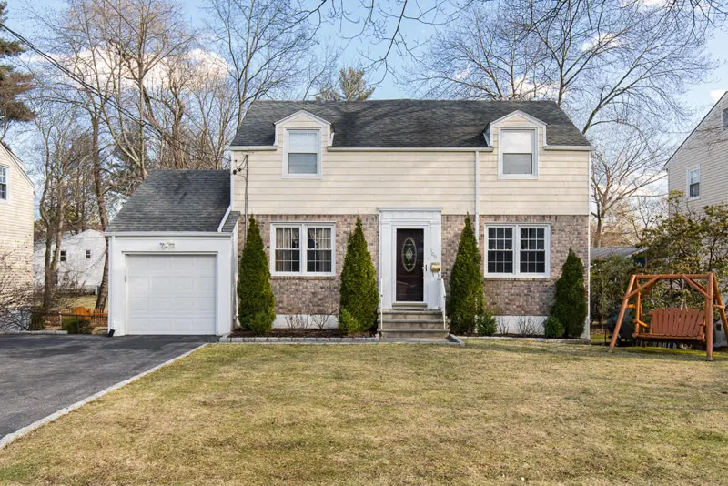 100 Clarence Road, Eastchester