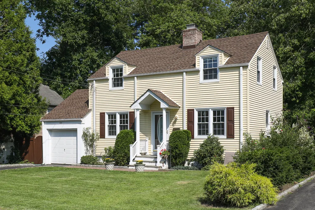 104 Clarence Road, Eastchester