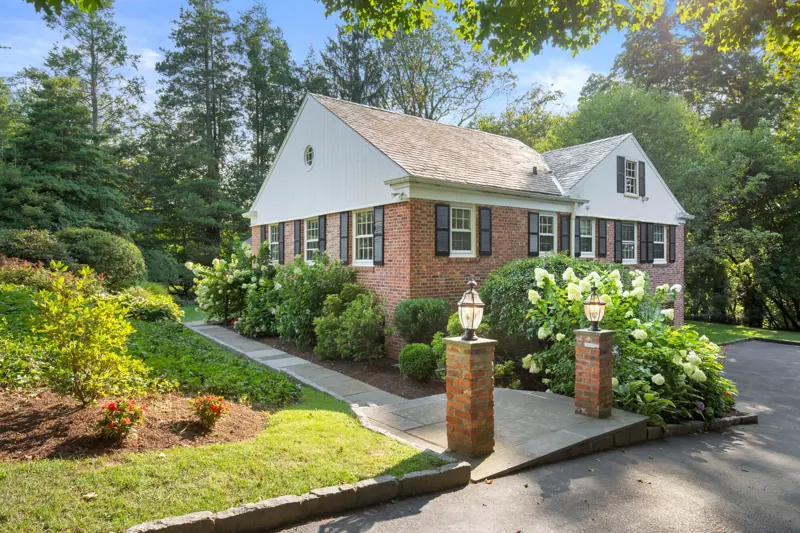 23 Cooper Road, Scarsdale