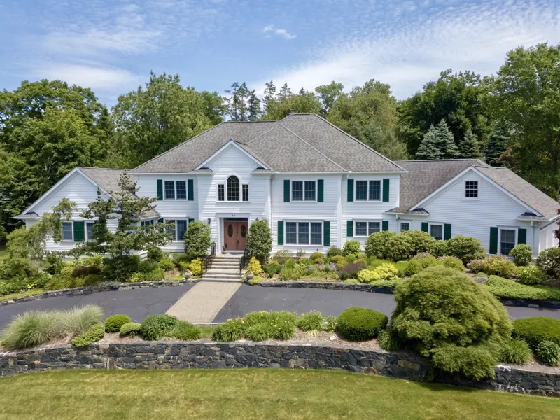 32 Cooper Road, Scarsdale