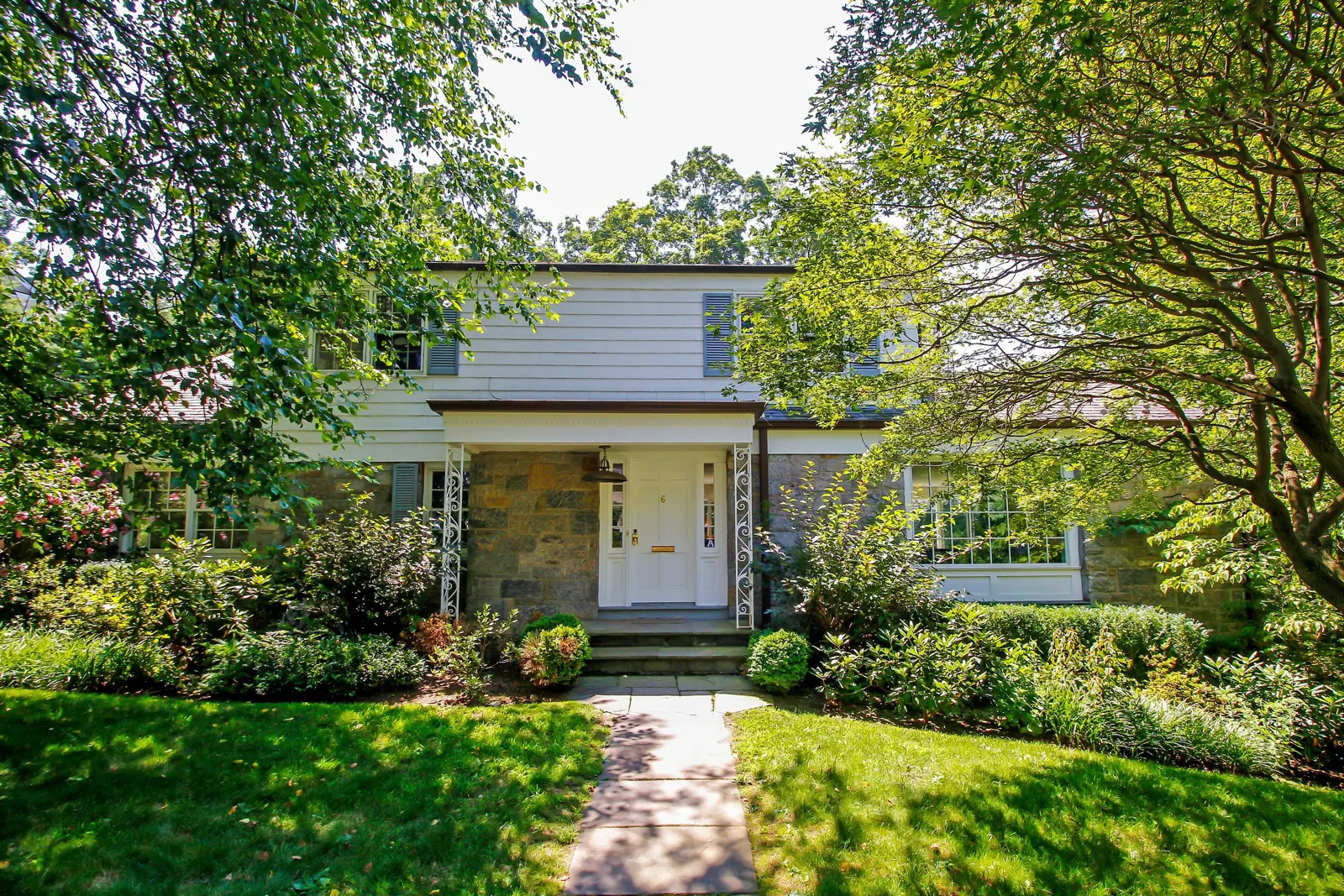 6 Horseguard Lane, Scarsdale
