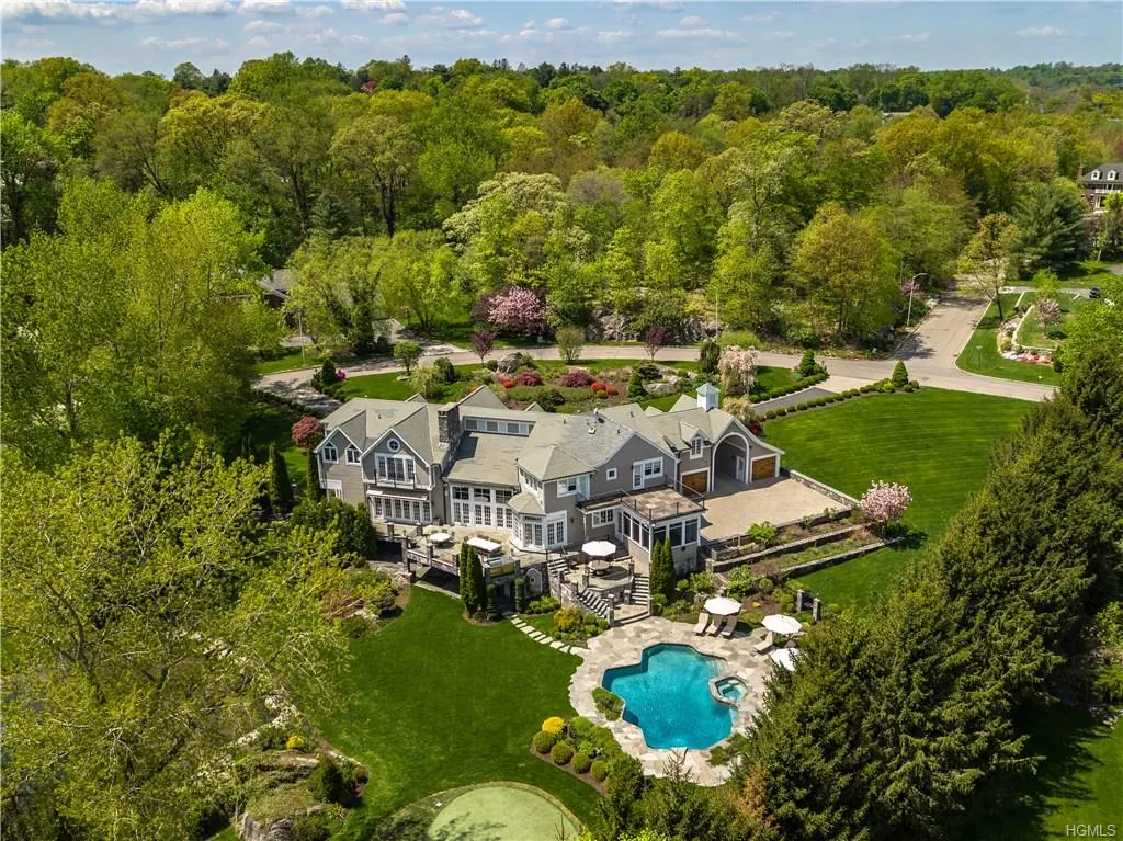 7 Lakeside Drive, Rye
