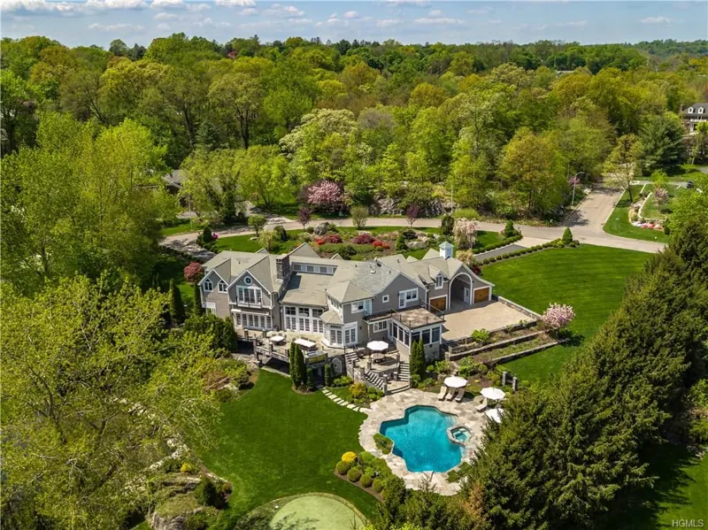 7 Lakeside Drive, Rye